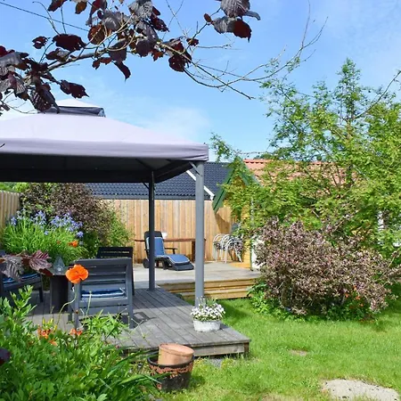 Gorgeous In With Kitchen Holiday home